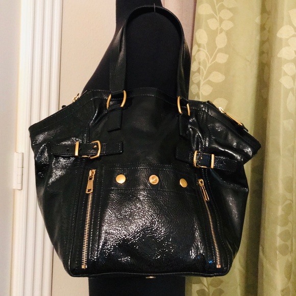 Yves Saint Laurent Handbags - YVES SAINT LAURENT Black Patent Leather Downtown